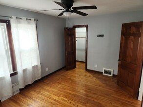 216 E Washington St in Morton, IL - Foto de edificio - Building Photo