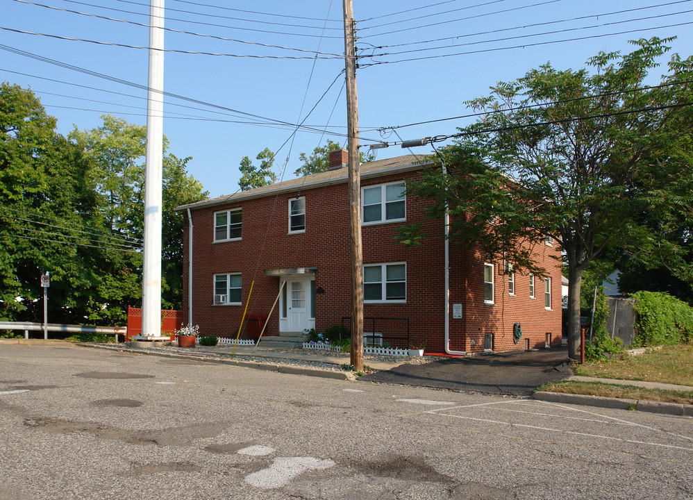 124 W South St in Lansing, MI - Foto de edificio