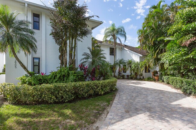 2905 Polo Island Dr in Wellington, FL - Building Photo - Building Photo