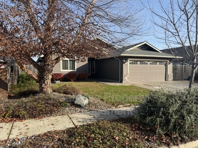 1575 SW Yucca Dr in Grants Pass, OR - Building Photo - Building Photo