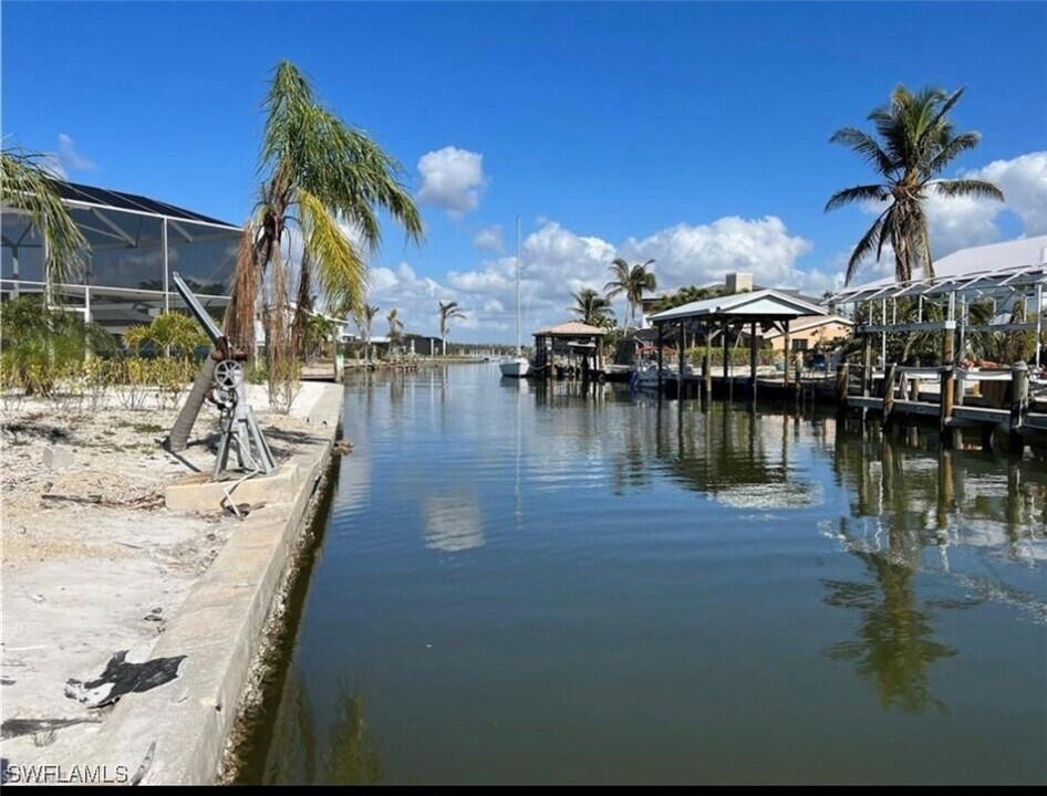 18 Pepita St in Fort Myers Beach, FL - Building Photo