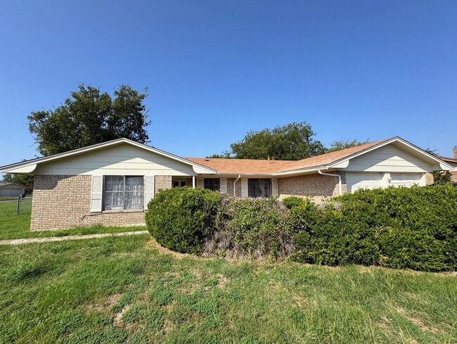 property at 3007 Sierra Dr