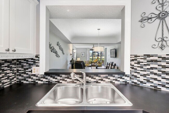 23249 Barwood Ln N in Boca Raton, FL - Building Photo - Building Photo