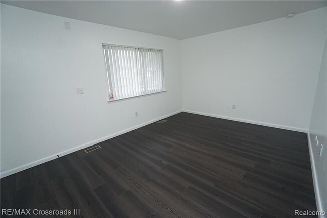 11012 Jackson St in Belleville, MI - Foto de edificio - Building Photo