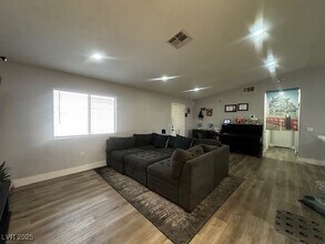 5270 Panguitch Dr in Las Vegas, NV - Building Photo - Building Photo