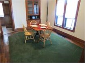 612 W Elm St in Urbana, IL - Building Photo - Building Photo