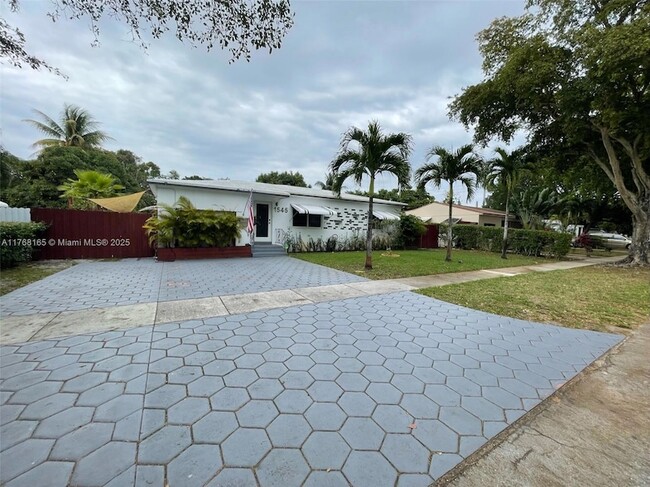 1545 NE 138th St in North Miami, FL - Building Photo - Building Photo