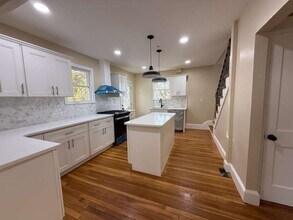 194 Fells Ave in Medford, MA - Building Photo - Building Photo