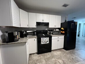 1672 SW Schleicher Ln in Port St. Lucie, FL - Building Photo - Building Photo