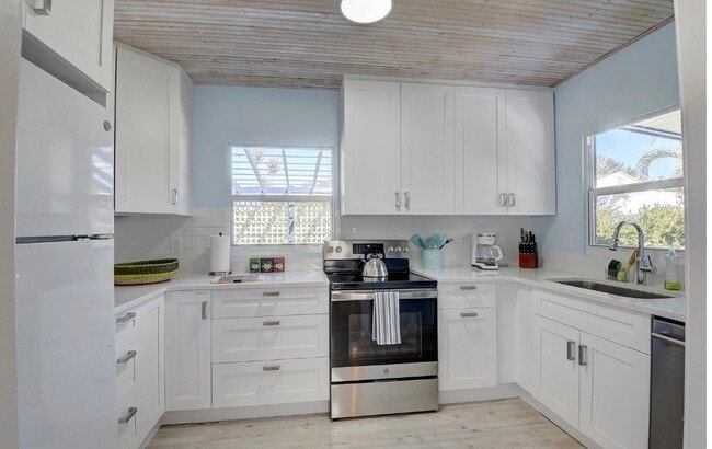 212 SW 1st Ave in Delray Beach, FL - Building Photo - Building Photo