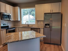 6912 Liberty Ln in Tumwater, WA - Building Photo - Building Photo