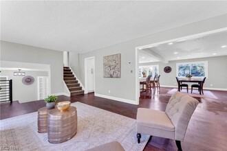 1752 Marwell Blvd in Hudson, OH - Foto de edificio - Building Photo