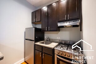 4614 N Paulina St, Unit 106 in Chicago, IL - Building Photo