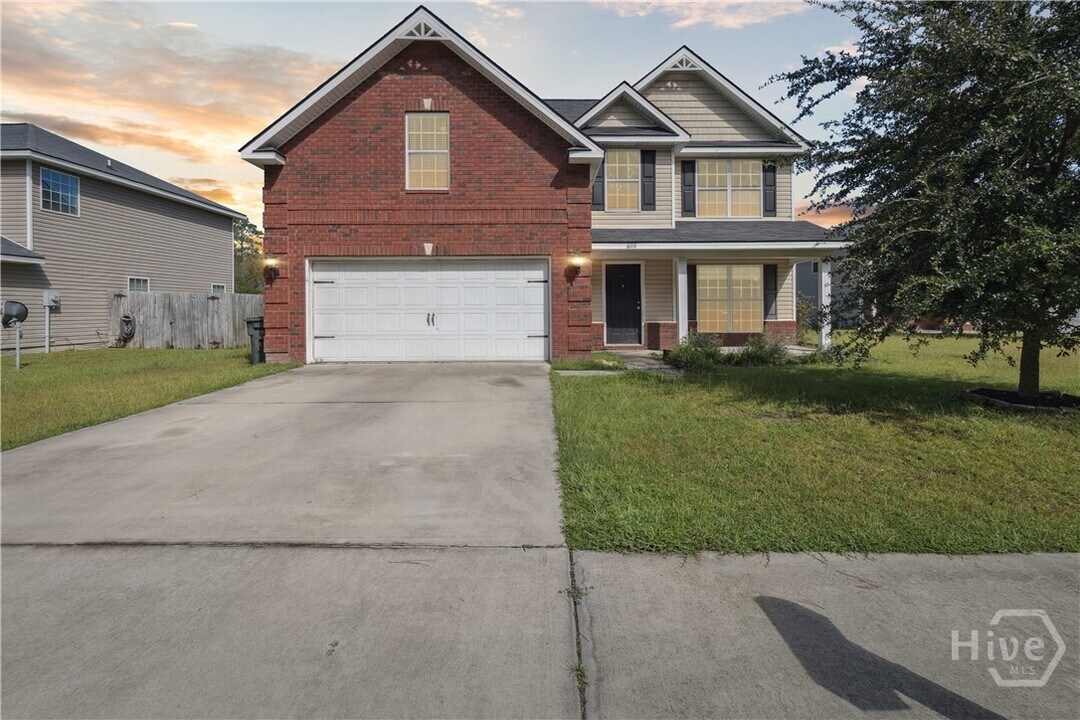 608 Piedmont Ave in Hinesville, GA - Building Photo