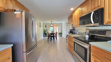 1371 U.S. Rte 1 in York, ME - Building Photo - Building Photo