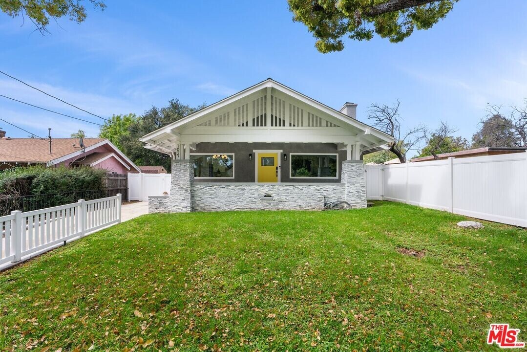1027 N Summit Ave in Pasadena, CA - Building Photo