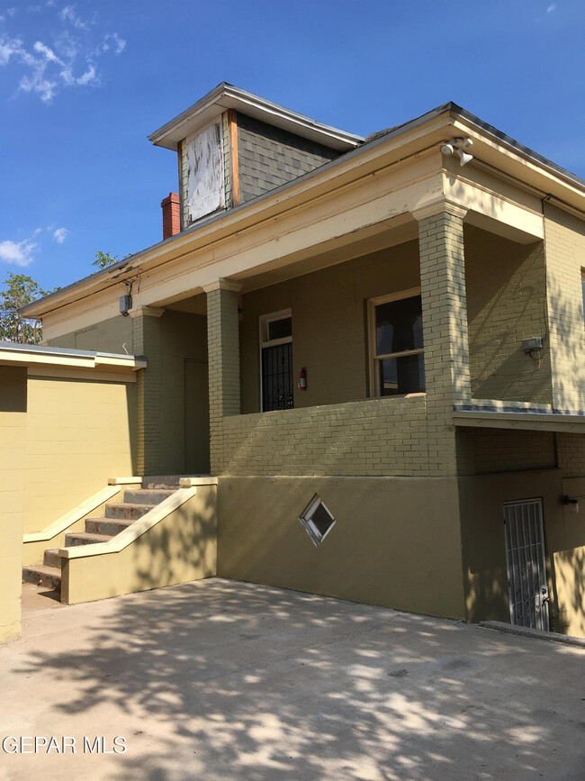 property at 3419 La Luz Ave