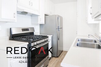 11817 Victory Blvd in Los Angeles, CA - Building Photo - Building Photo