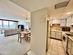 3051 S Atlantic Ave, Unit 302 in Daytona Beach Shores, FL - Building Photo - Building Photo