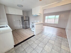 3050 E 64th St in Long Beach, CA - Building Photo - Building Photo