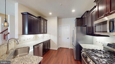 42594 Wildly Terrace in Ashburn, VA - Building Photo - Building Photo