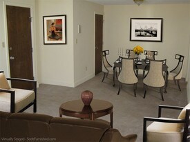 12 Brattle Dr in Arlington, MA - Building Photo