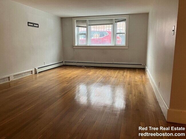 211 Saint Paul St, Unit B in Brookline, MA - Foto de edificio - Building Photo