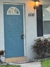 608 SW 8th Ct in Delray Beach, FL - Building Photo - Building Photo