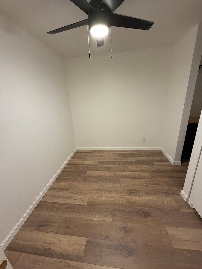 5300 E Waverly Dr, Unit J14 in Palm Springs, CA - Building Photo - Building Photo