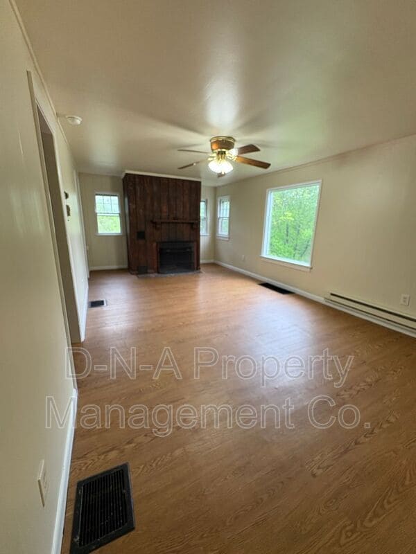 448 Zinc Ln in East Stroudsburg, PA - Building Photo - Building Photo
