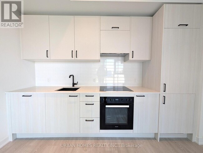 1 Quarrington Lane in North York, ON - Building Photo - Building Photo