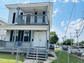 227 Newfield Ave in Bridgeport, CT - Building Photo