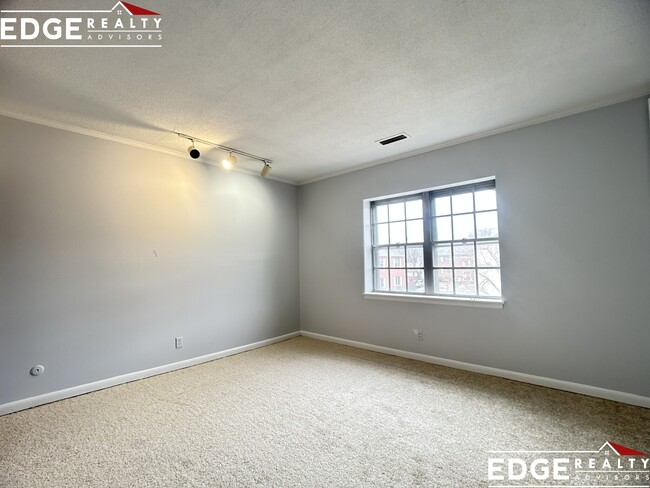 203 Lake Shore Rd, Unit 2 in Boston, MA - Building Photo - Building Photo