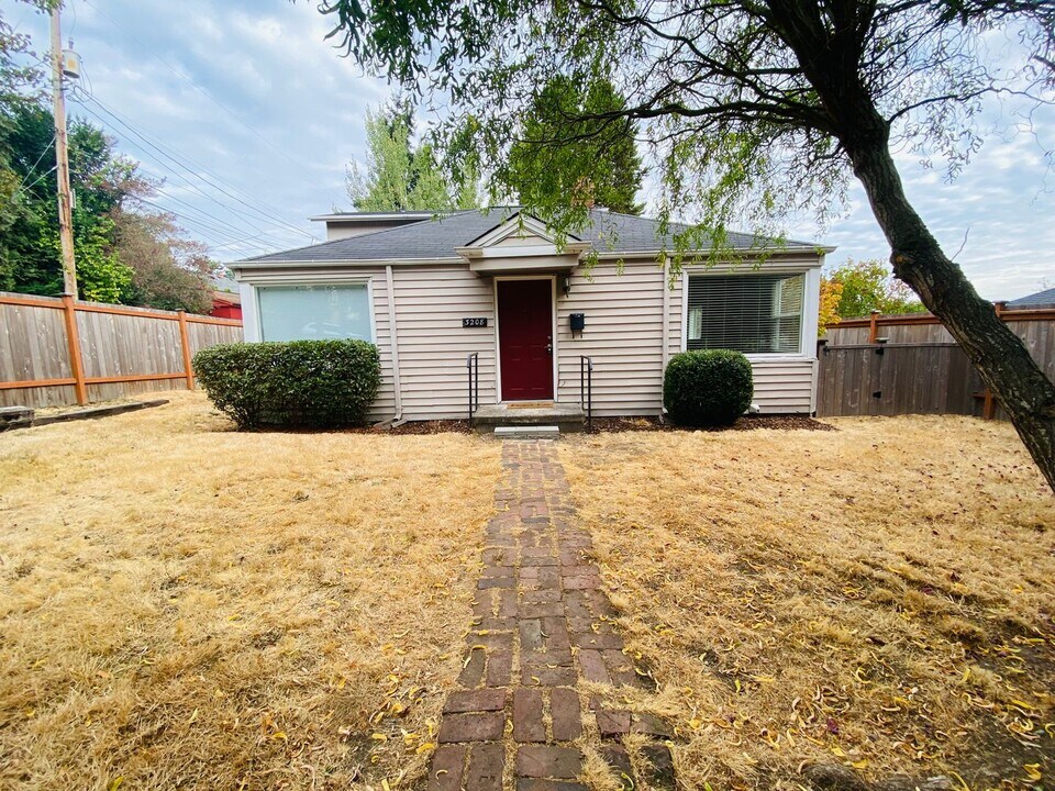 3208 SW Raymond St in Seattle, WA - Building Photo