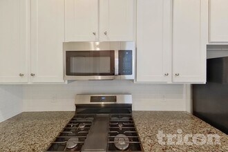 523 Long Prairie Dr in Royse City, TX - Foto de edificio - Building Photo