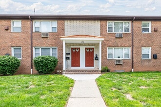 Convery Gardens in Perth Amboy, NJ - Building Photo - Building Photo