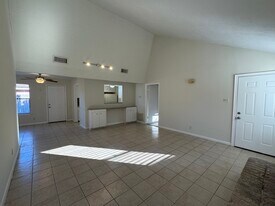 8915 Emnora Ln, Unit C in Houston, TX - Building Photo