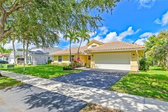 3562 Southern Orchard Rd W in Davie, FL - Building Photo - Building Photo