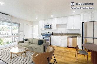 7949 Romaine St, Unit ID8175A in West Hollywood, CA - Foto de edificio - Building Photo