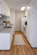 5062 Rhode Island Dr in Sacramento, CA - Foto de edificio - Building Photo