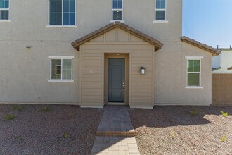 2436 W Maximo Wy in Phoenix, AZ - Building Photo - Building Photo