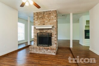 4926 Algernon Dr in Spring, TX - Foto de edificio - Building Photo