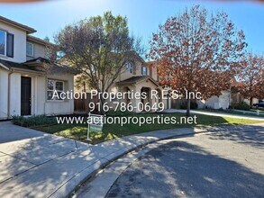 313 Dorinda Ct in Lincoln, CA - Building Photo - Building Photo