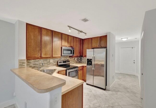 3055 Riverside Dr in Coral Springs, FL - Building Photo - Building Photo