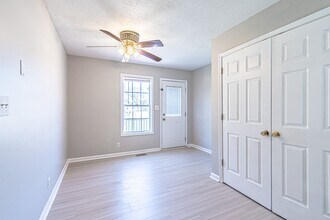 1811 Harbor Dr in Oak Grove, KY - Building Photo - Building Photo