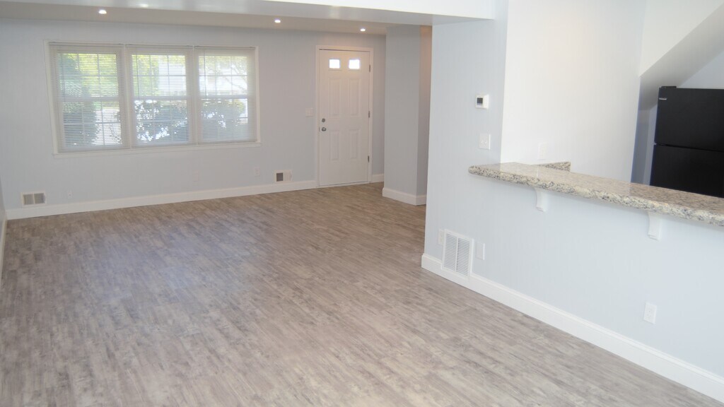 Meadowbrook Village Fitchburg, MA Apartments