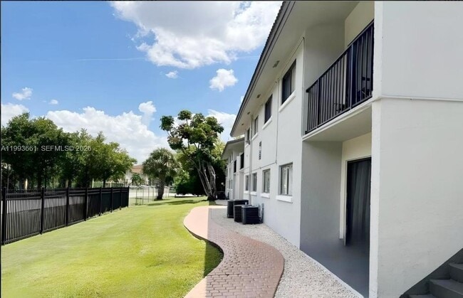 7200 NW 179th St in Hialeah, FL - Building Photo - Building Photo