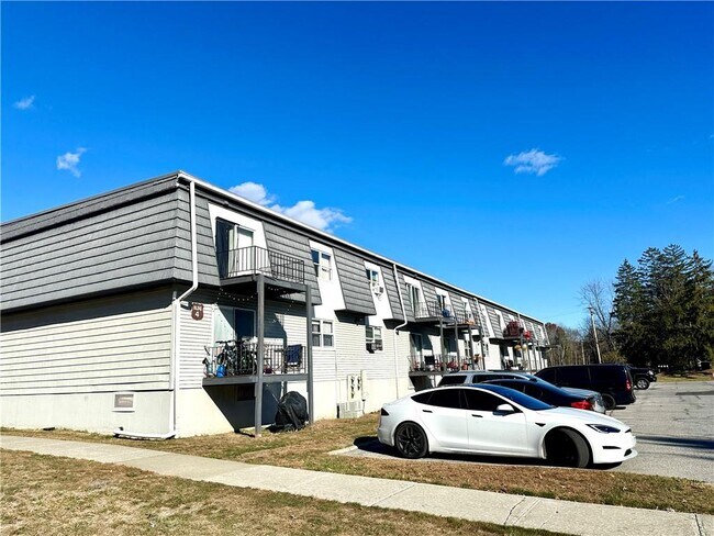 4 White Gate Rd-Unit -L in Wappingers Falls, NY - Foto de edificio - Building Photo