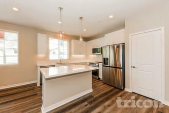 29373 Walnut Tree Way in Winchester, CA - Foto de edificio - Building Photo