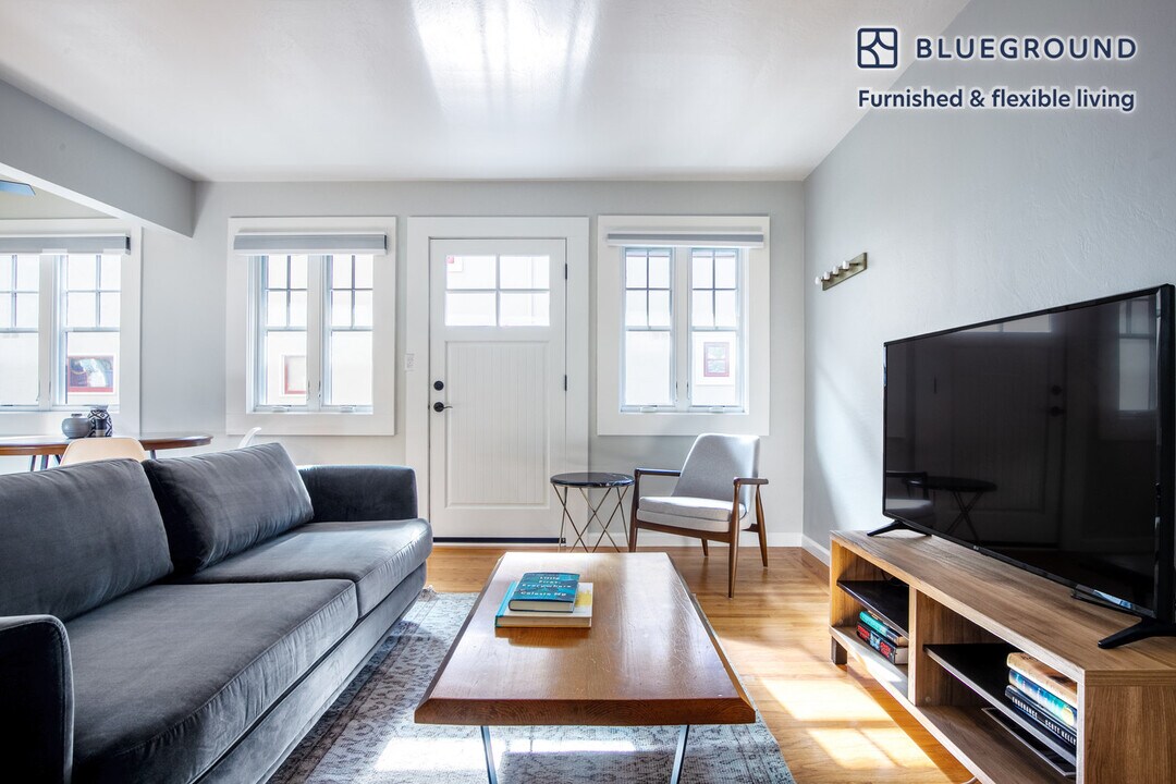 327 Hawthorne Ave-Unit -FL0-ID422 in Palo Alto, CA - Foto de edificio